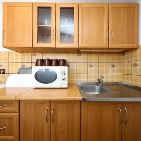 Helena Apartment *